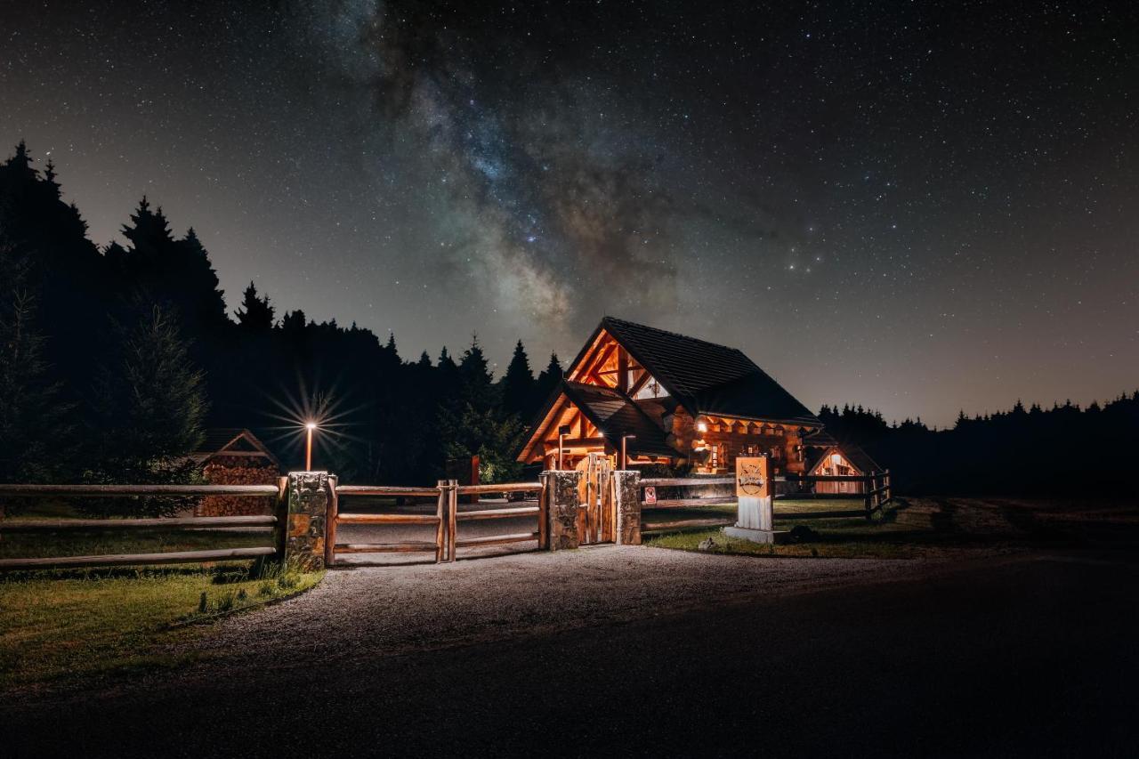 Kraljica Sume - Divjake Log Home Hlevci Eksteriør bilde